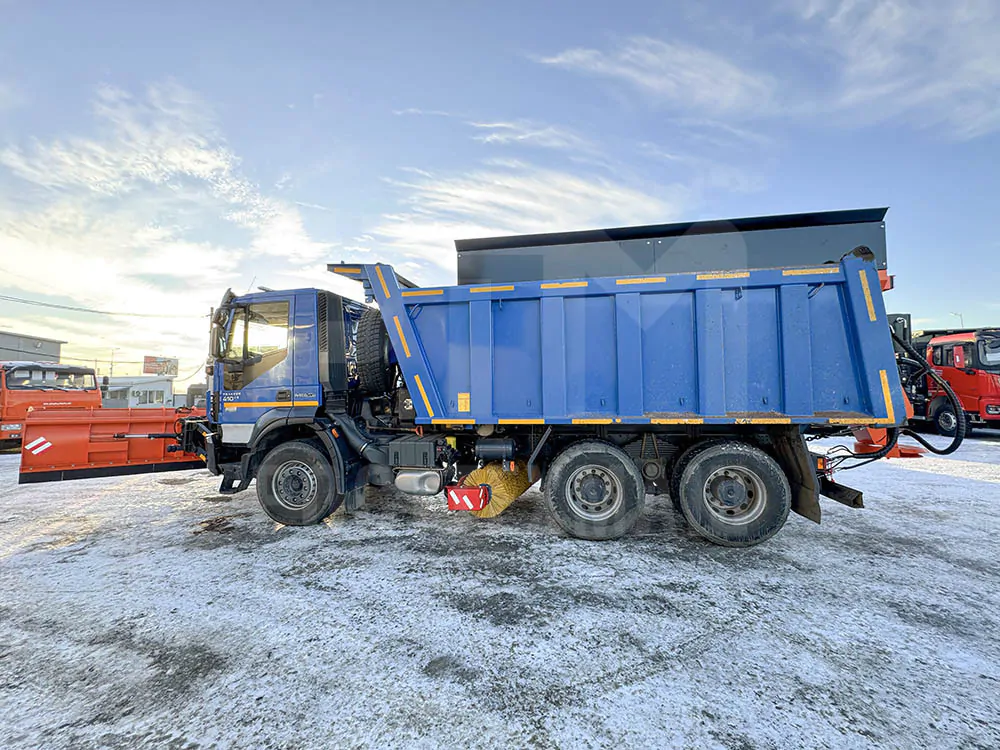 Купить КДМ на базе самосвала IVECO и другую технику, низкие цены и выгодные условия от компании РостТехМаш!
