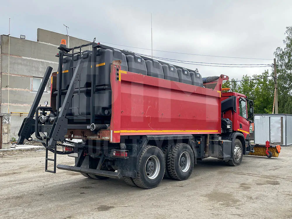 Купить КДМ на базе самосвала Scania и другую технику, низкие цены и выгодные условия от компании РостТехМаш!