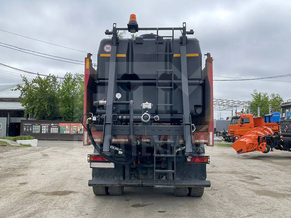 Купить КДМ на базе самосвала Scania и другую технику, низкие цены и выгодные условия от компании РостТехМаш!